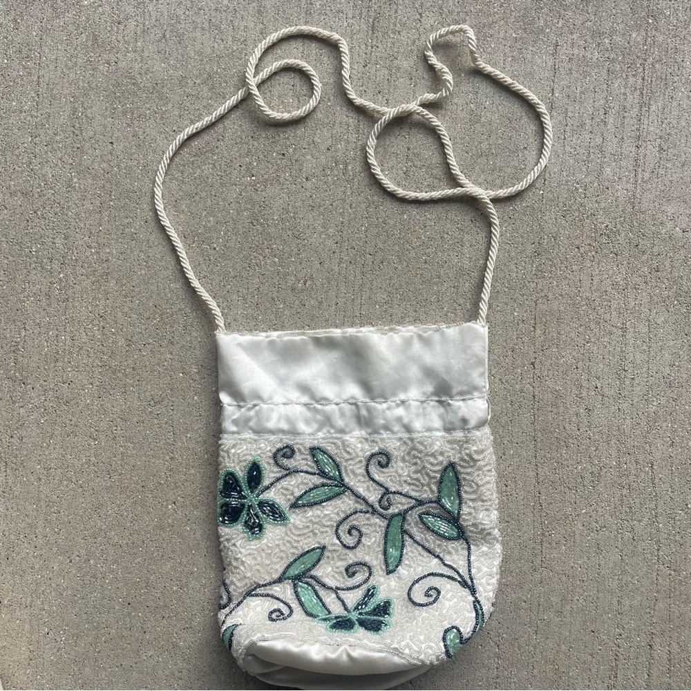 White and Floral Beaded Purse